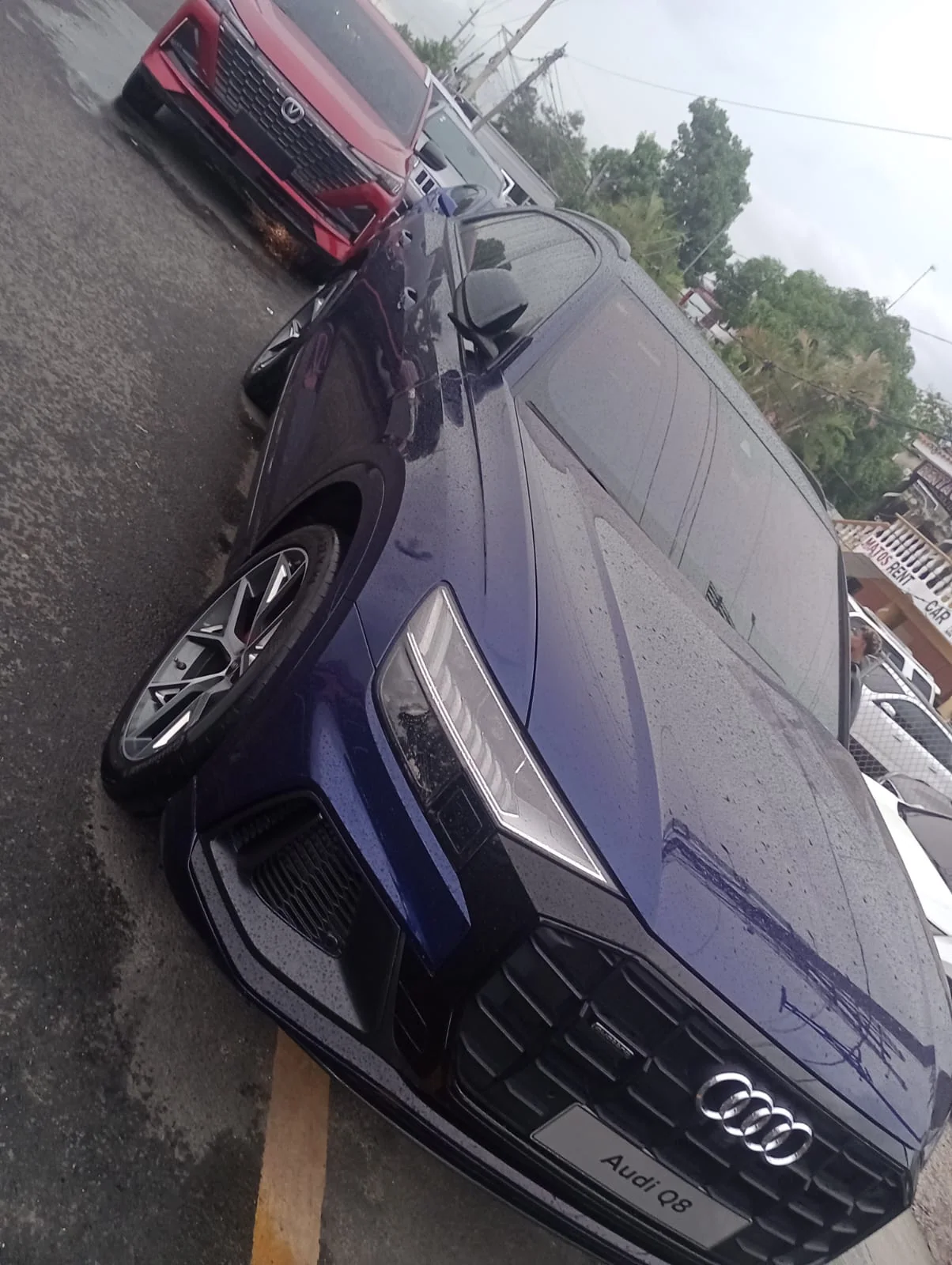 Audi Q8, azul oscuro