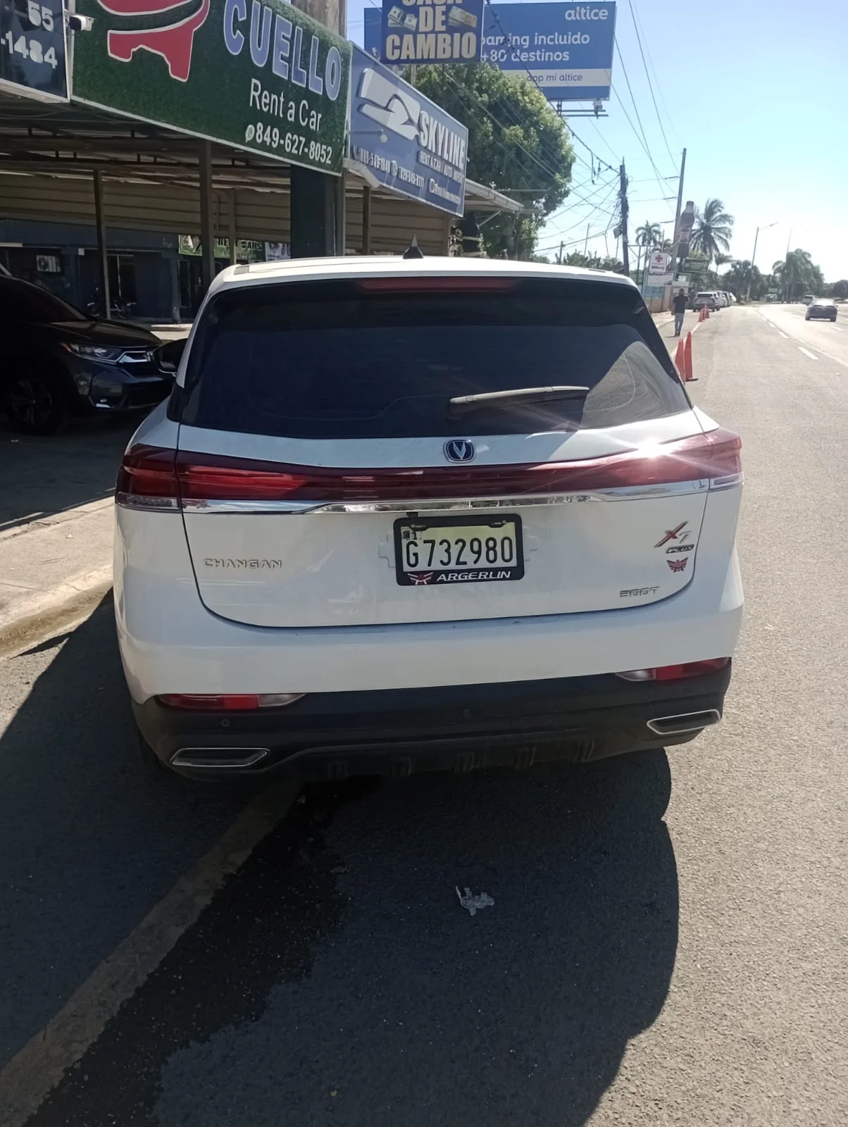 Vista posterior con identificación visible — Changan X7 Plus