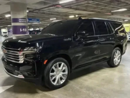 Chevrolet SUV grande · Negra, negro