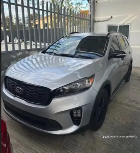Kia Sorento · Plateada, plateado