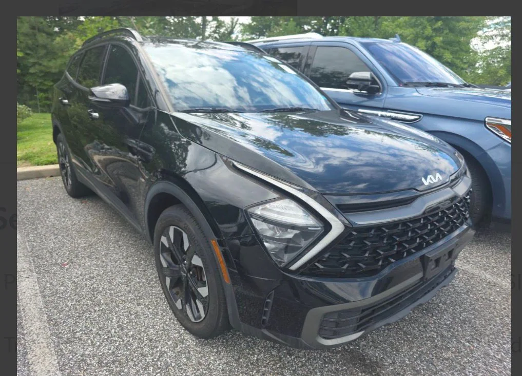 Exterior diagonal, otro ángulo — Kia Sportage · Negra