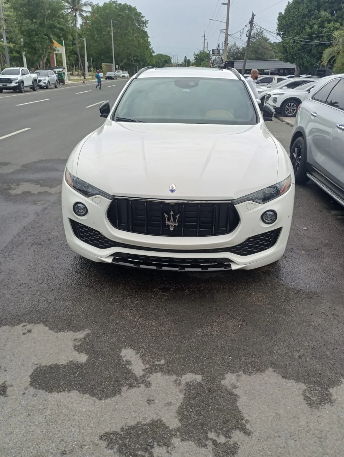 Exterior, frente — Maserati Levante