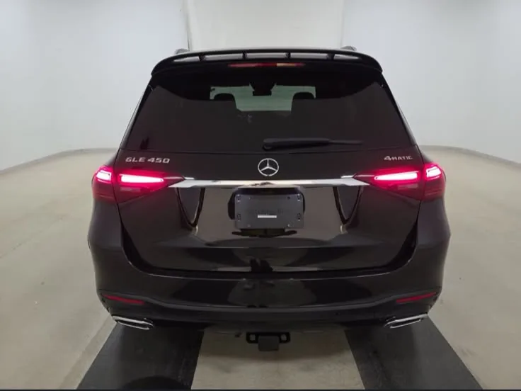 Exterior trasero: distintivo GLE 450 — Mercedes-Benz GLE 450 · Negra