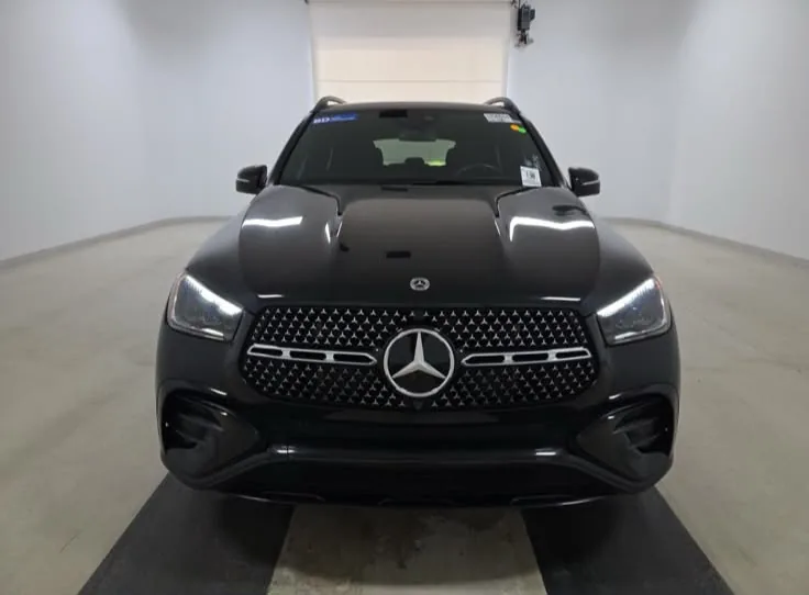 Exterior frontal: Mercedes-Benz GLE negro — Mercedes-Benz GLE 450 · Negra